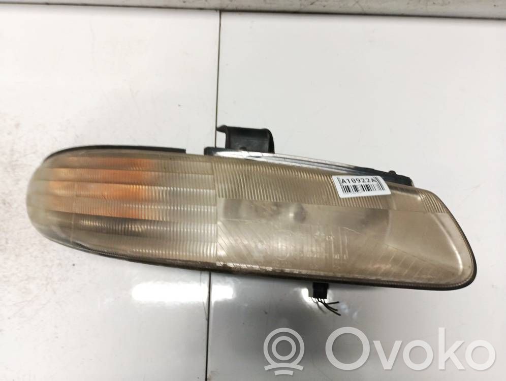 Chrysler Voyager Lampa przednia