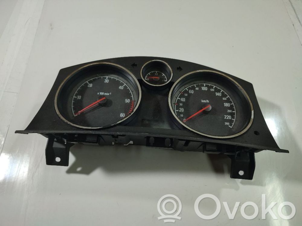 Opel Astra H Geschwindigkeitsmesser Cockpit