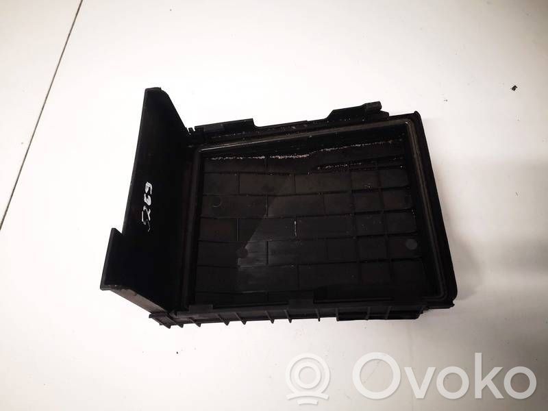 Volkswagen PASSAT B6 Coperchio scatola dei fusibili