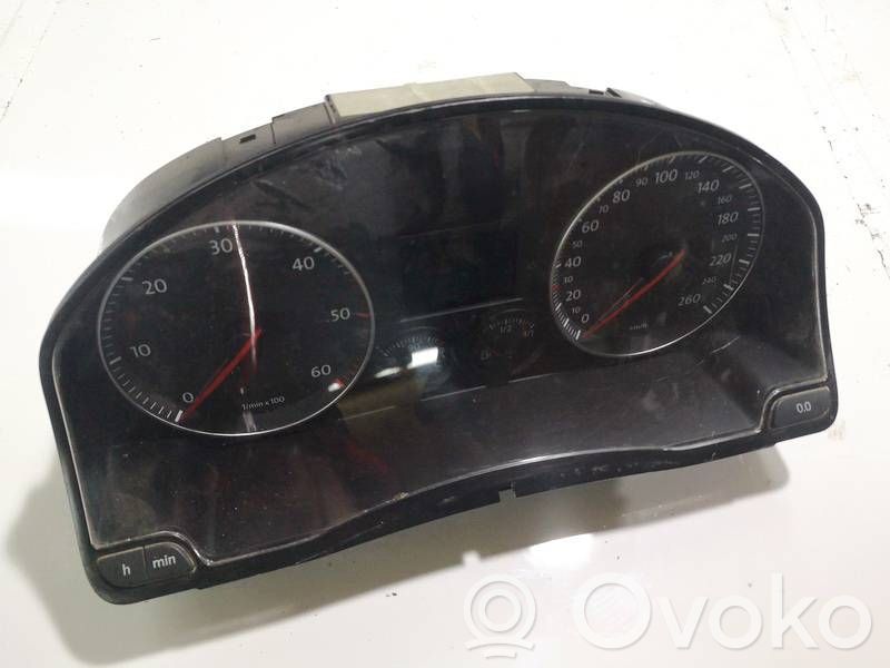 Volkswagen Golf V Vitezometru (grup de instrumente) 