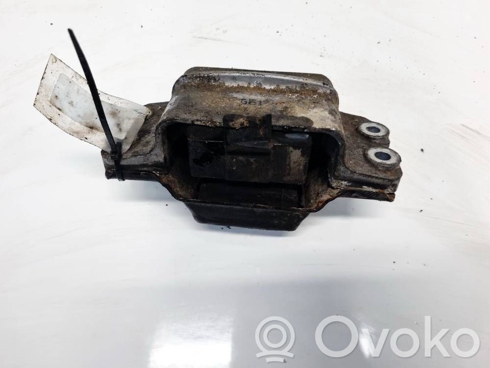 Volkswagen PASSAT B6 Supporto di montaggio del motore 