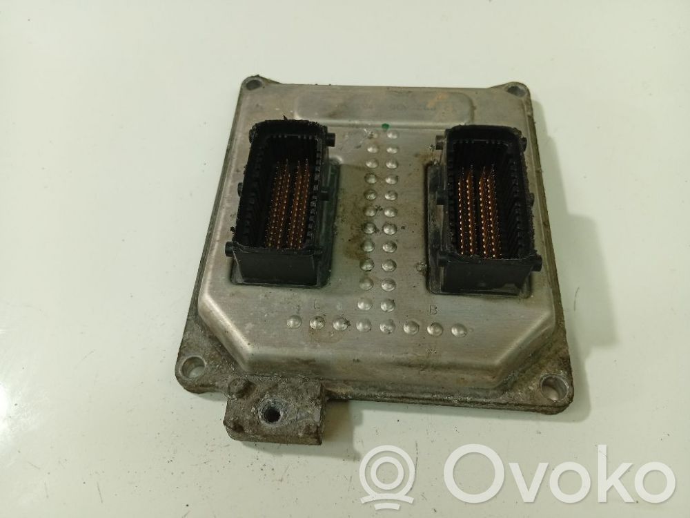 Opel Zafira B Unitate/modul de control motor 