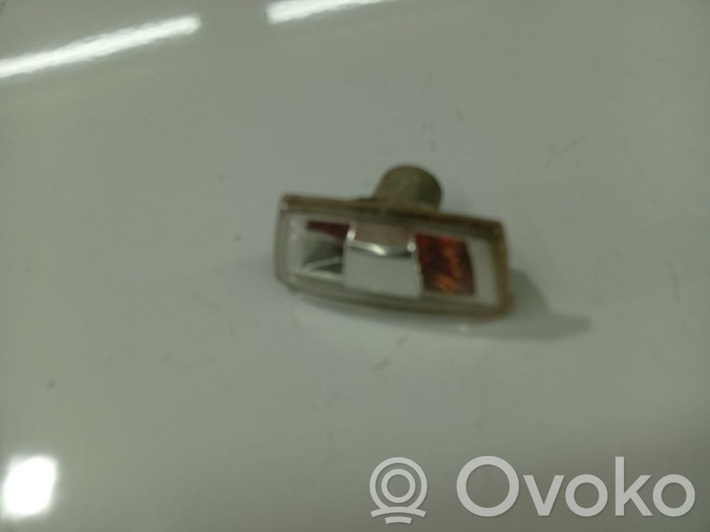 Opel Insignia A Semnalizator bară față 