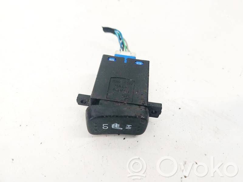 Istuimen lämmityksen kytkin   M33026,M33026