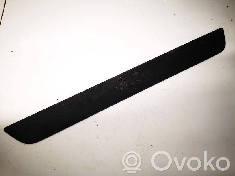 Tesla Model 3 Copertura del rivestimento del sottoporta anteriore 