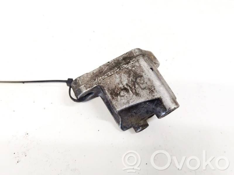 Mercedes-Benz C W203 Engine mounting bracket 