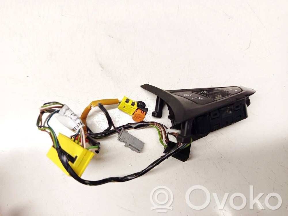 Opel Insignia B Butoane/comutatoare pe volan 