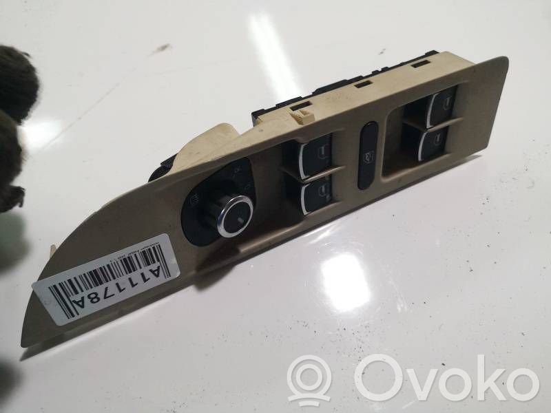 Volkswagen PASSAT CC Electric window control switch 