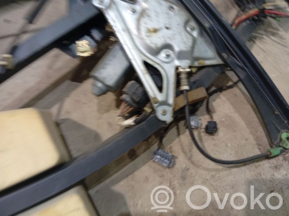 Silnik regulatora szyby drzwi przednich   8D0959802D,114182302058,8D0959802D