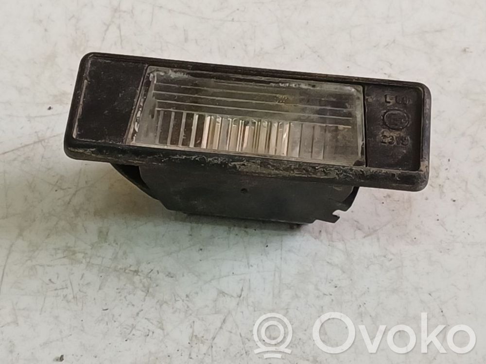 Nissan Qashqai Lampa oświetlenia tylnej tablicy rejestracyjnej 