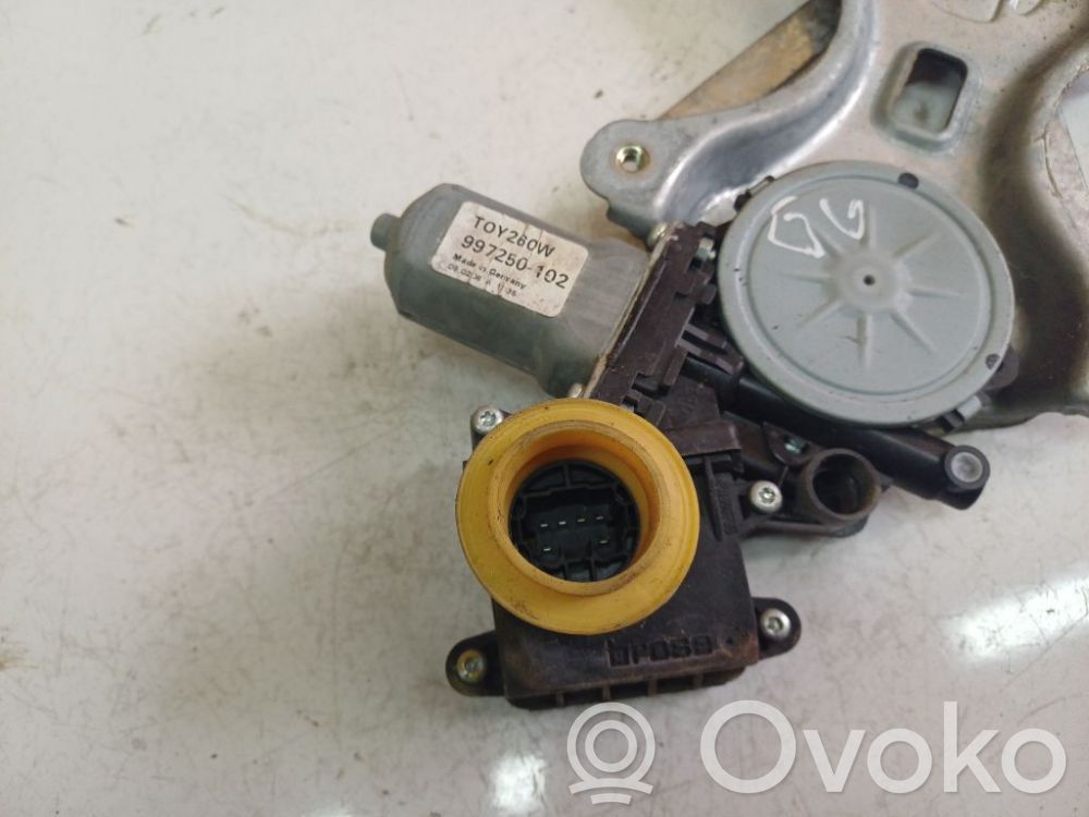Toyota Corolla Verso AR10 Asa reguladora de la puerta trasera