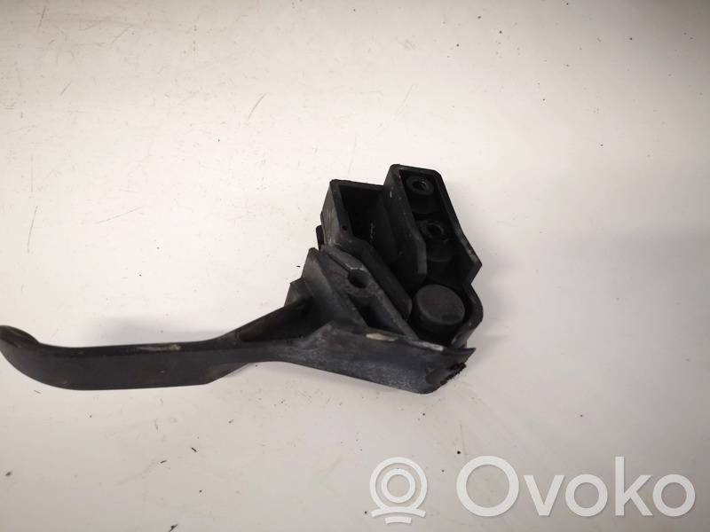 Volkswagen PASSAT B5.5 Maniglia di rilascio del vano motore (cofano) 