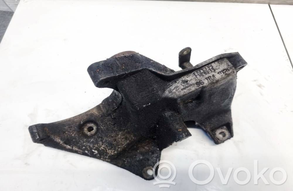 Daewoo Evanda Engine mounting bracket 