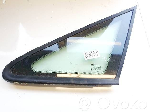 Opel Zafira A Finestrino/vetro triangolo anteriore 