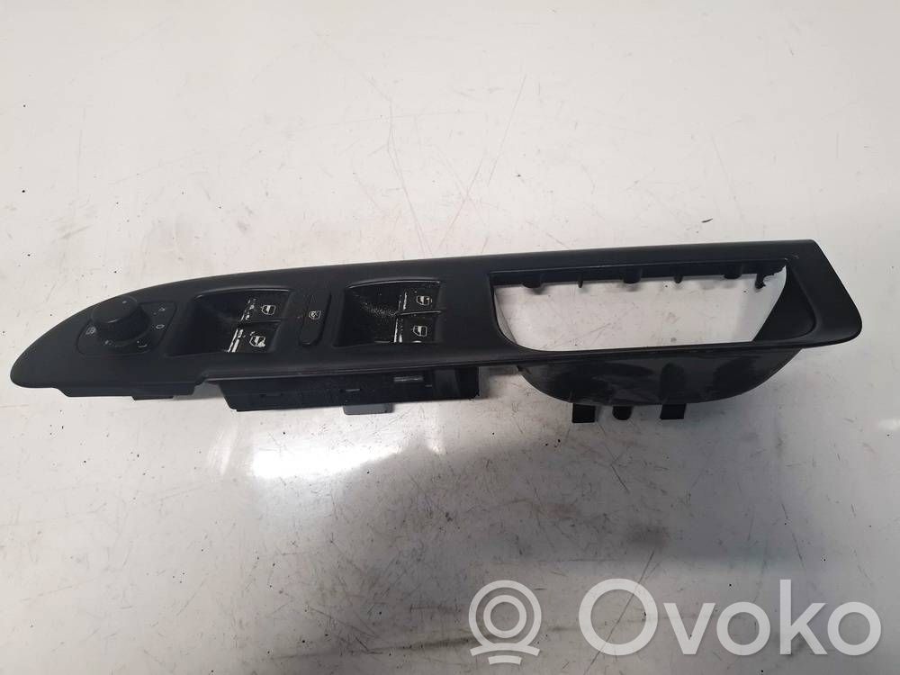 Volkswagen PASSAT B6 Przyciski szyb 