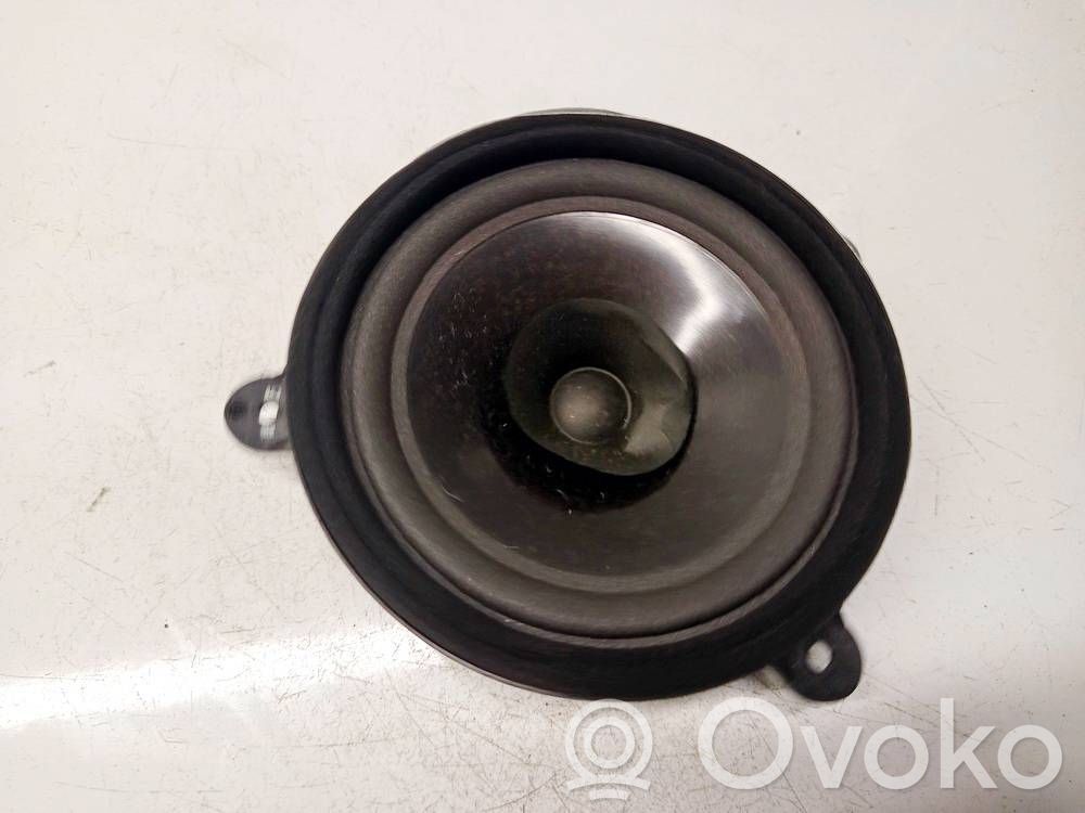 Subaru Legacy Etuoven kaiutin 