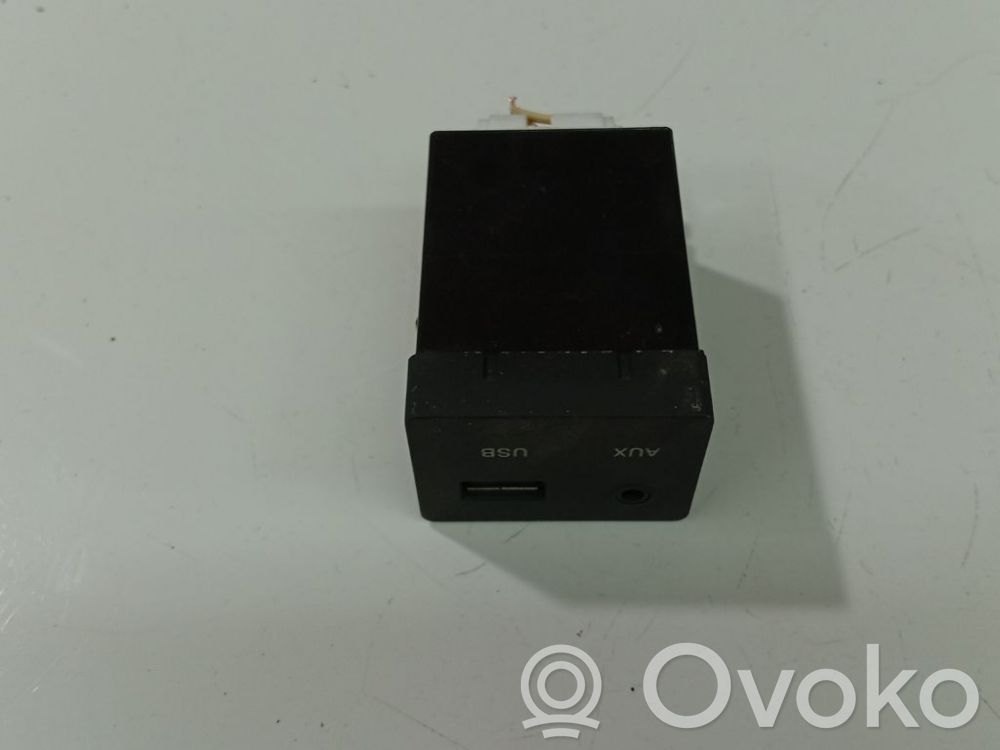 Enchufe conector USB   961202L000,10715,202008220,961202L000