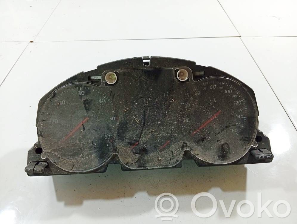 Volkswagen PASSAT B6 Tachimetro (quadro strumenti)