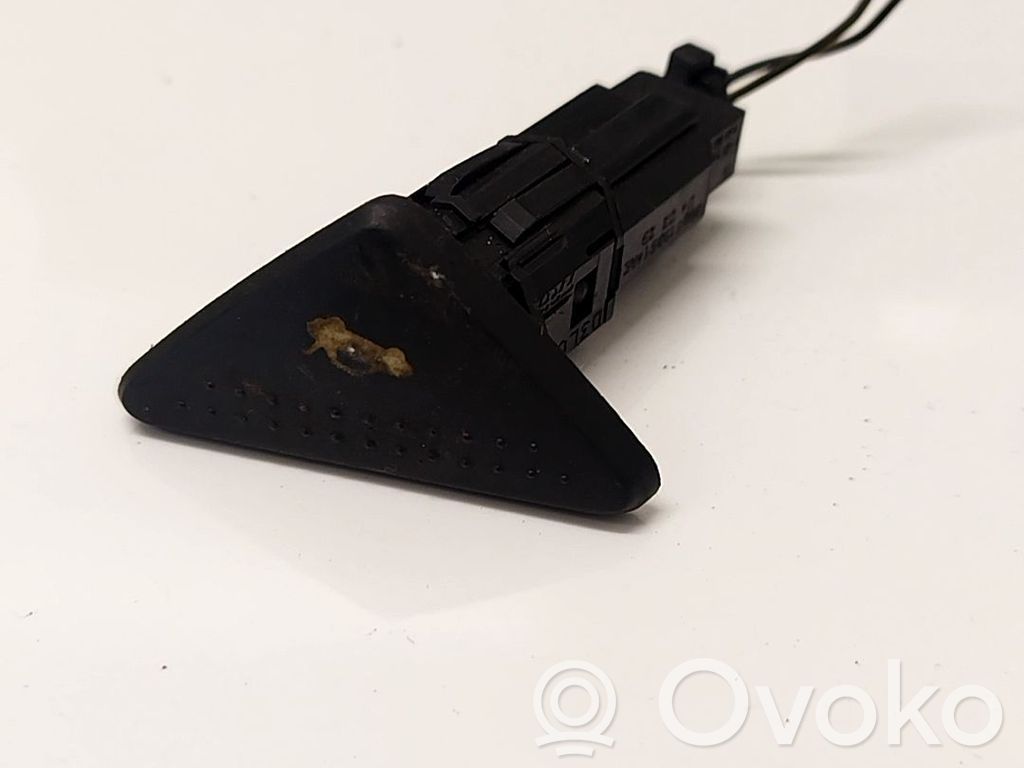 Tailgate opening switch   98AG19B514AE,98AG19B514AE,98AG19B514AE,D3L0A