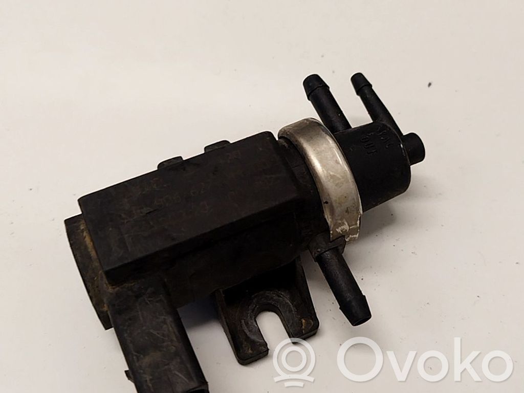 Volkswagen PASSAT B5.5 Solenoid supapă turbosuflantă 