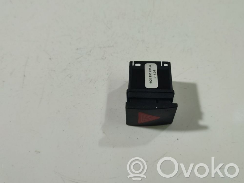 Volkswagen Polo IV 9N3 Comutator lumini pericol 