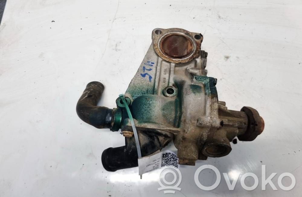 Audi A4 S4 B5 8D Vesipumppu 