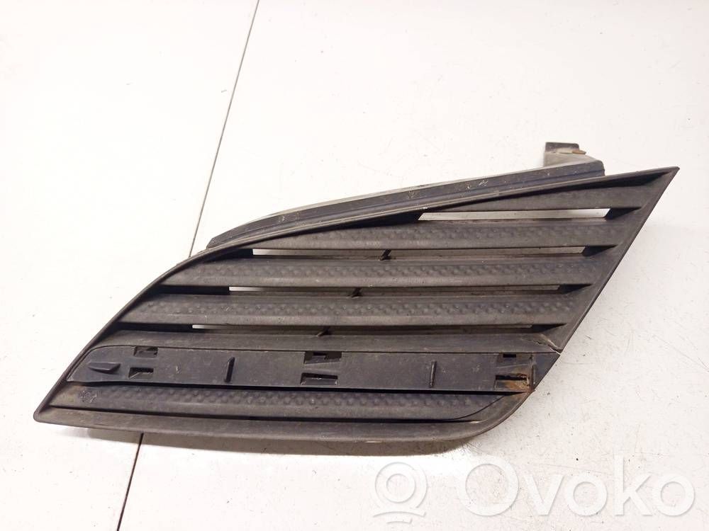 Nissan Primera Unteres Gitter dreiteilig vorne 