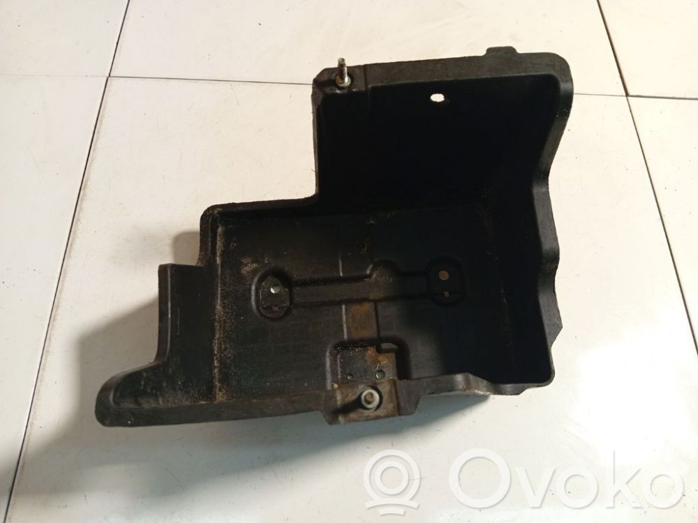 Mazda 2 Akumulatora kaste 