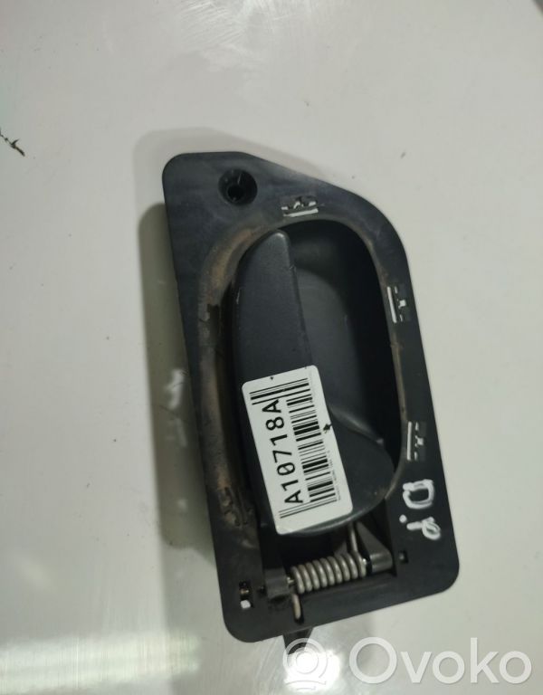 Manecilla interna puerta trasera   7700841897J,7700828285N,7700841897J,92000005R,92000011L