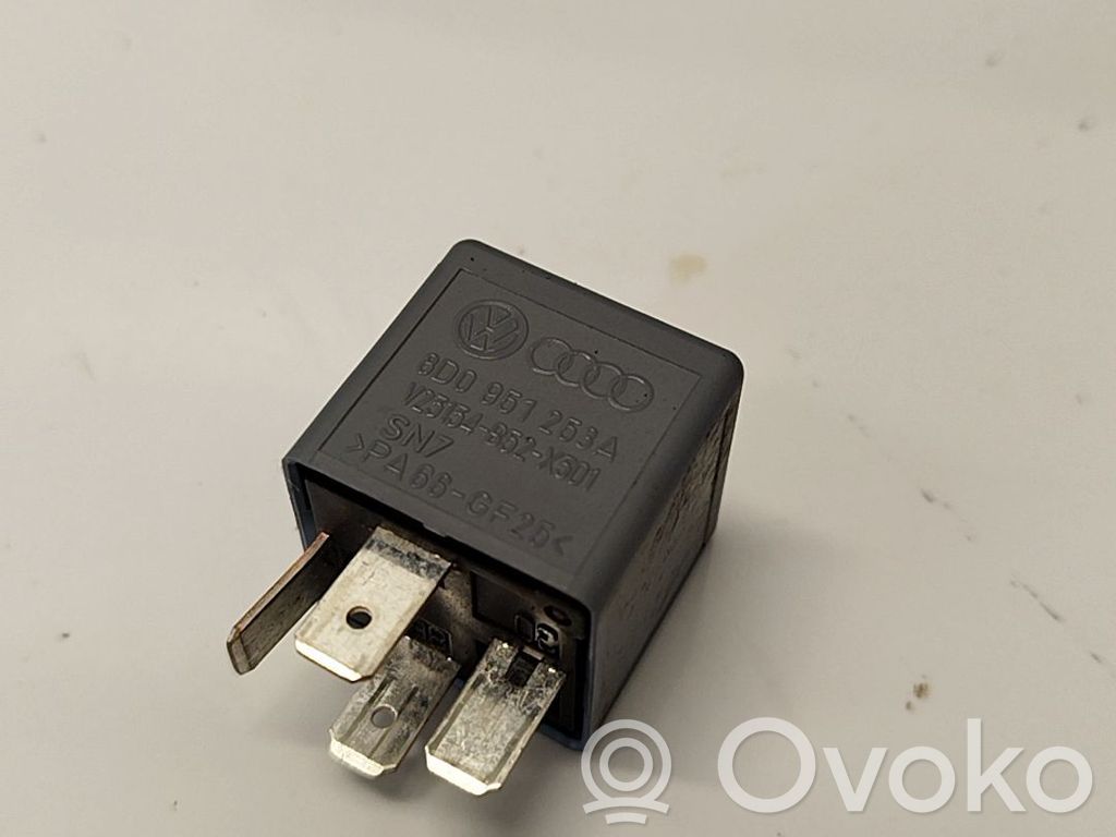 Otros relés   8D0951253A,8D0951253A,V23134B52X301,V23134J52X300,V23154B52X301