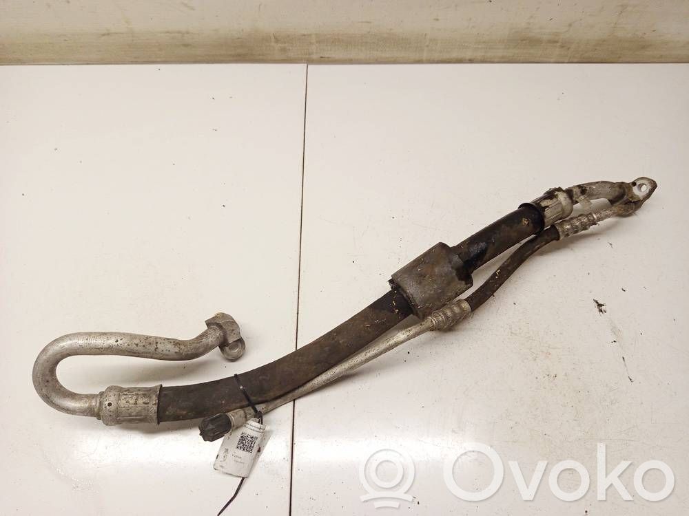 BMW 3 E90 E91 Ilmastointilaitteen putki (A/C) 