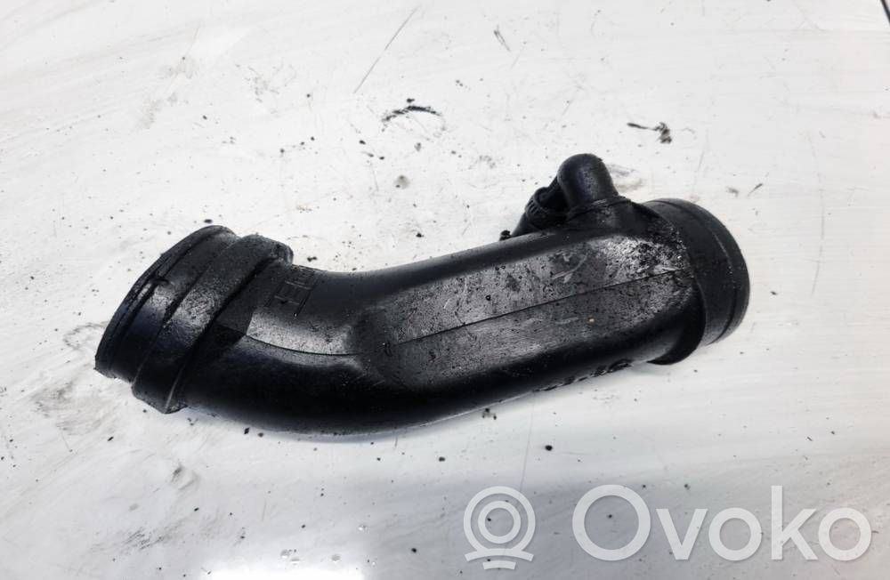 Audi A4 S4 B5 8D Ilmanoton letku 
