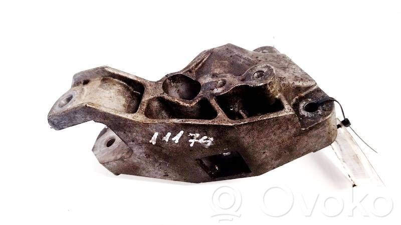 Nissan Primera Engine mounting bracket 