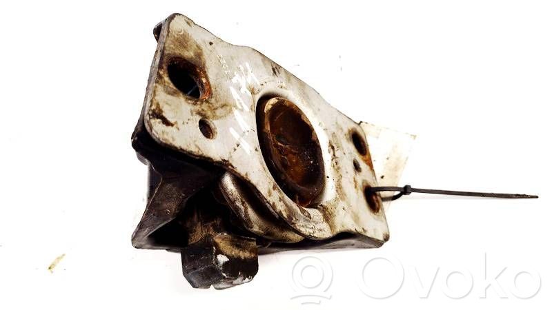 Nissan Primera Engine mount bracket 