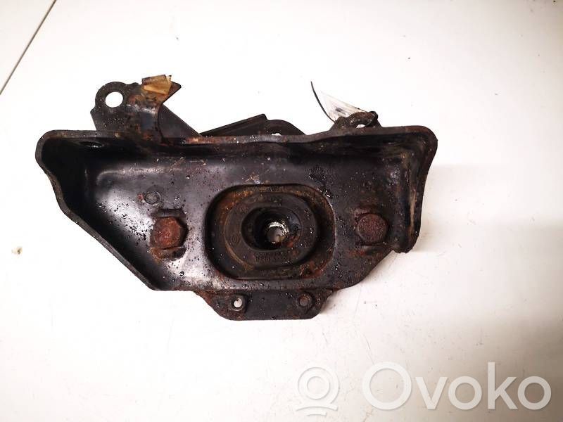 Nissan Primera Wspornik / Mocowanie silnika 