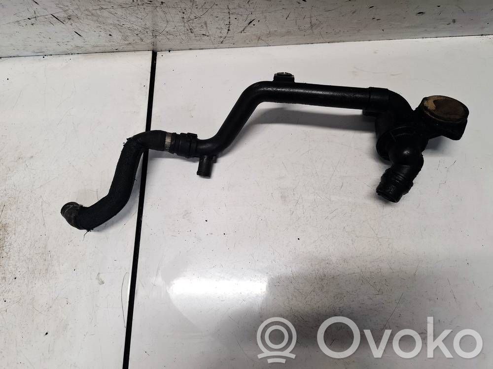 Audi A4 S4 B8 8K Tubo flessibile del liquido di raffreddamento del motore 