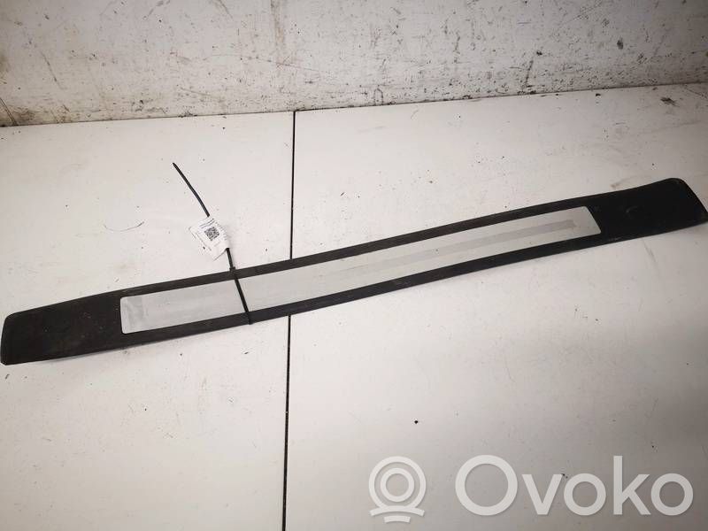 Audi A4 S4 B6 8E 8H Copertura del rivestimento del sottoporta anteriore 