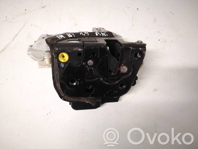 Audi A4 S4 B7 8E 8H Serrure de porte avant 