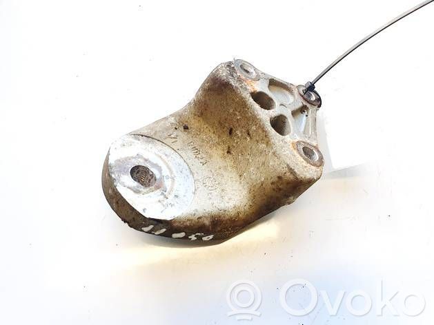 Jaguar X-Type Engine mounting bracket 