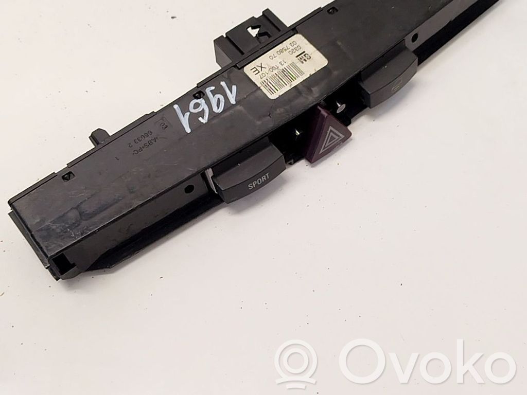 Opel Astra H Botón interruptor de luz de peligro 