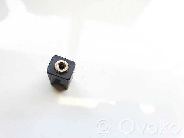 Ford Kuga I Enchufe conector USB 