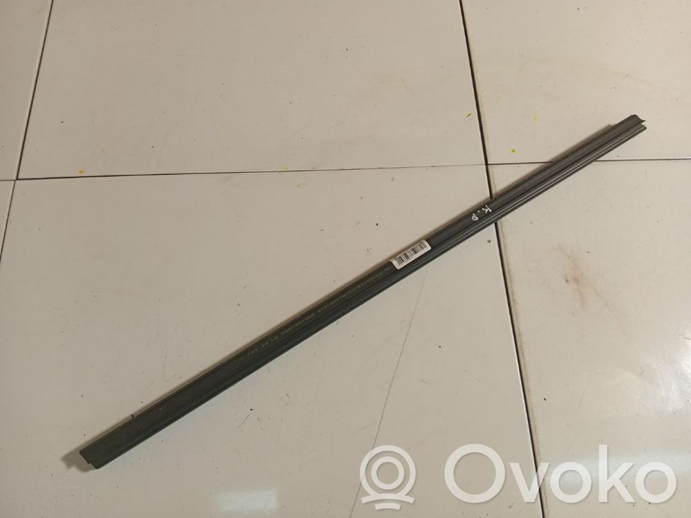 Chrysler Sebring (JS) Front door glass trim molding 