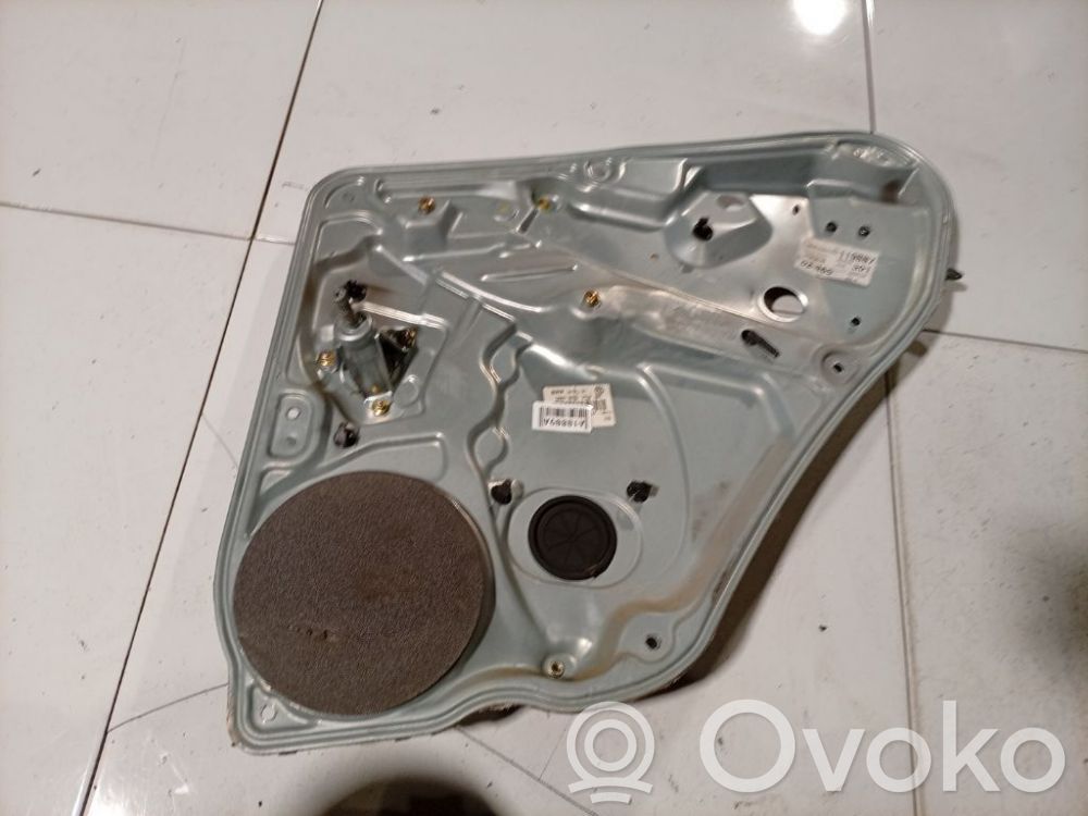 Volkswagen PASSAT B5.5 Alzacristalli del portellone scorrevole con motorino