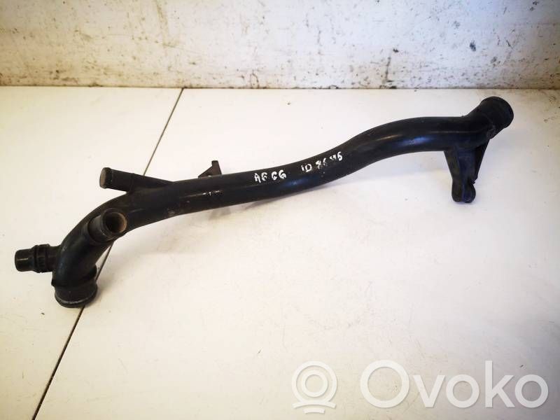 Audi A5 8T 8F Tubo flessibile del liquido di raffreddamento del motore