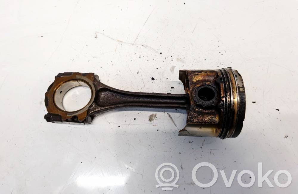 Piston avec bielle