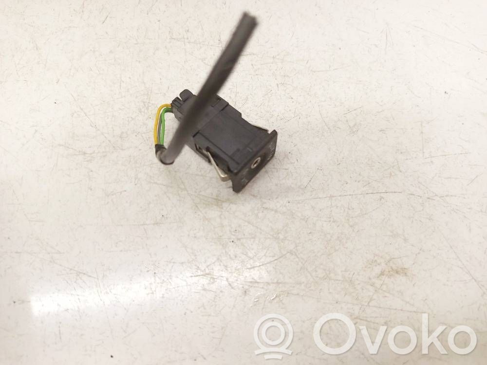 Volkswagen Golf VI Enchufe conector USB 