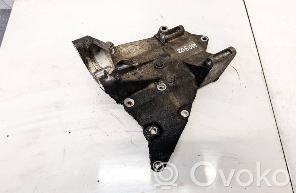 Ford Focus Engine mounting bracket 