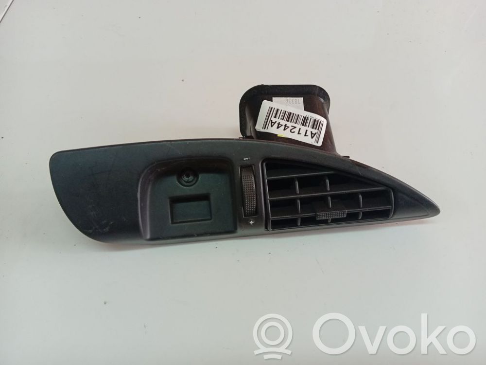 Citroen C8 Dysze / Kratki środkowego nawiewu deski rozdzielczej 