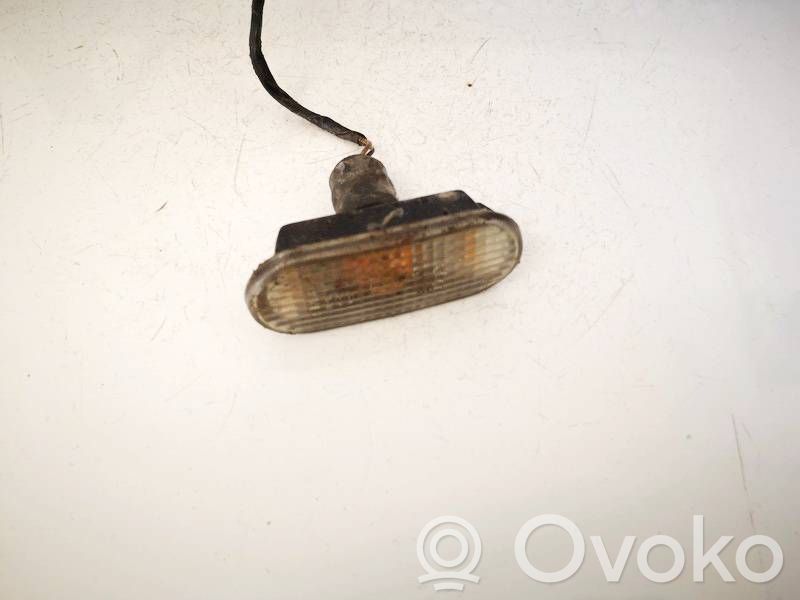 Volkswagen Golf IV Semnalizator bară față 