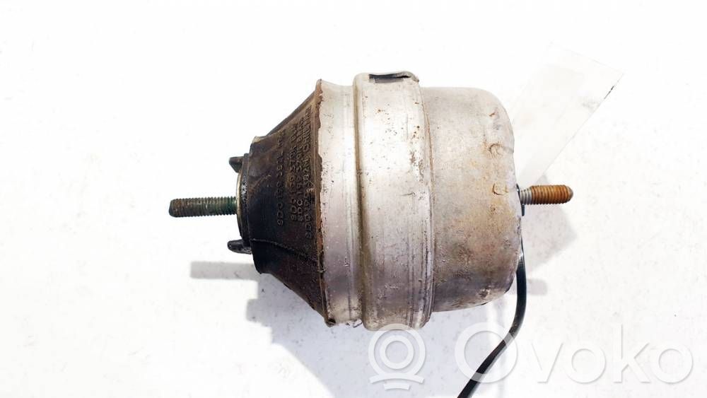 Volkswagen PASSAT B5 Supporto di montaggio del motore 
